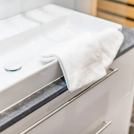 Tualighaker Hues Whg 01 アパート