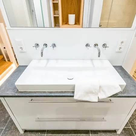 Tualighaker Hues Whg 01