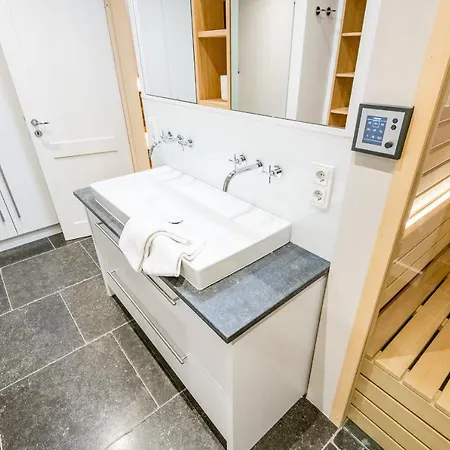 Tualighaker Hues Whg 01 ヴェスターラント